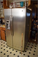 GE 25 cu ft Side-by-side Refrigerator Freezer