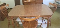 Dining Room Table with Chairs aned Two Leafs