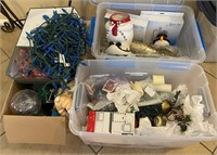 U - MIXED LOT OF HOLIDAY DECORATIONS & CANDLES