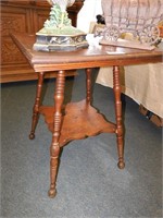 ANTIQUE ARTS & CRAFTS STYLE TABLE