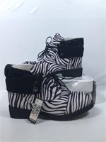 New Daily Shoes Size 7.5 Zebra Pocket Boots