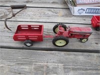 Die Cast International Tractor and Wagon