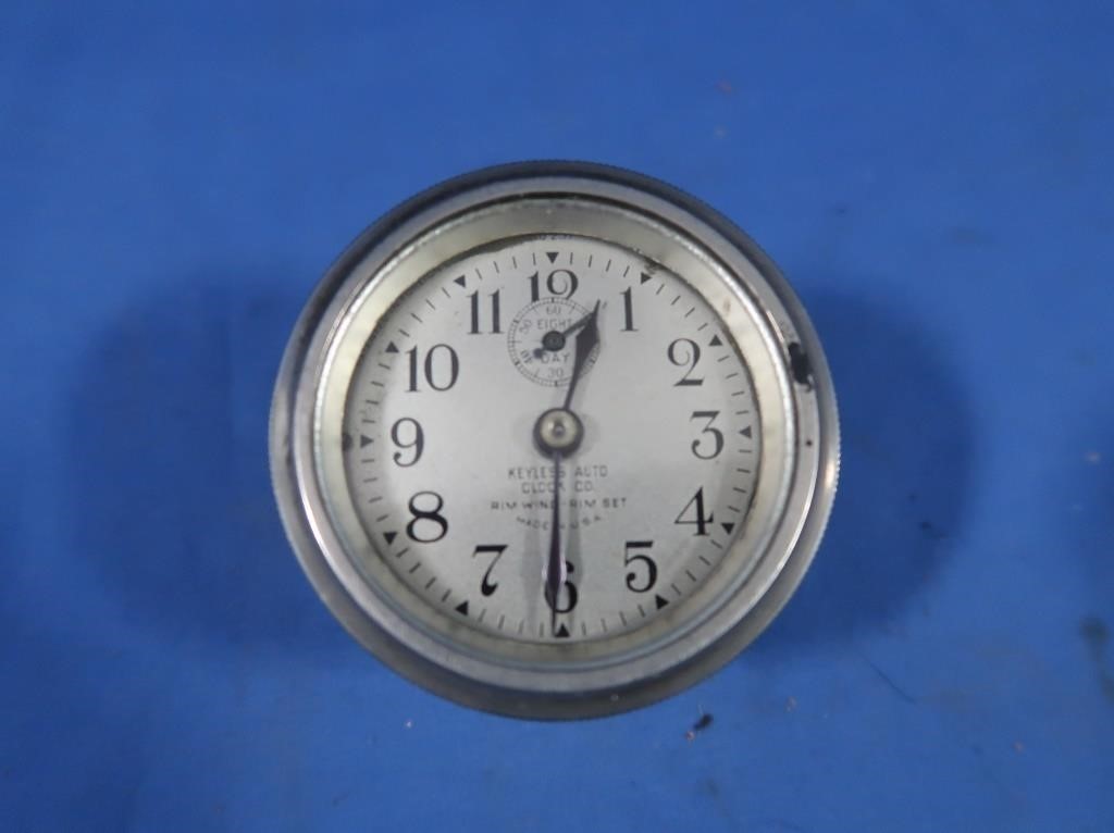 Antique Car Dash Keyless Clock