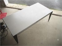 Table extérieur en métal , 2 ton de gris