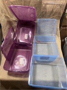 4 totes with lids approx. 12x16
