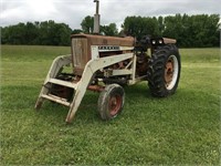 International 656 Gas Tractor NOTE W/ Loader