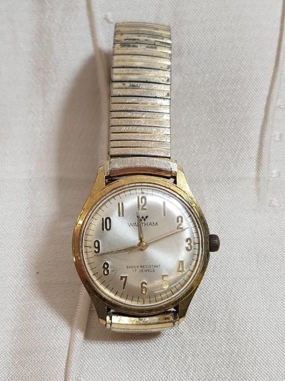 VINTAGE WALTHAM MEN'S WATCH W/ METAL STRETCH BAND