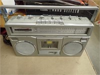 Daytron AM/FM Cassette Player