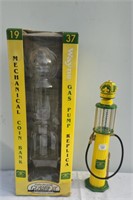 Gearbox Collectible: Wayne Gas Pump Replica Bank