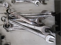BUNDLE OF WRENCHES