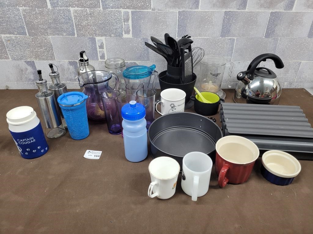 Mix lot of good kitchen wear