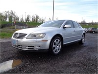 2004 Volkswagen Phaeton 4D Sedan