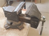 Work Bench With Mounted Vise.