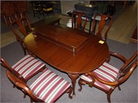 64"x42" Table 6 Chairs 2 Leaf Excellent Condition