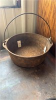 Cast iron pot