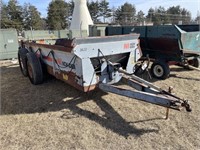 New Idea 3632 manure spreader