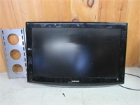 Nice SAMSUNG 32" Flatscreen Television