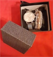 New in gift box Womans watch & bracelets