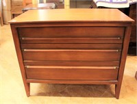 Willett MCM cherry bachelors chest