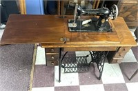 Vintage singer, sewing machine