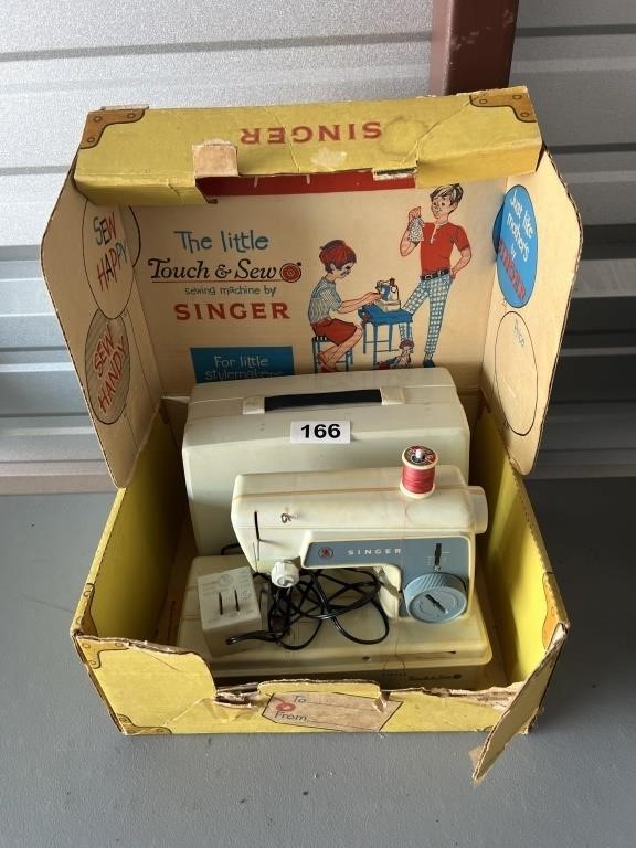 Singer "Little Touch and Sew" U233