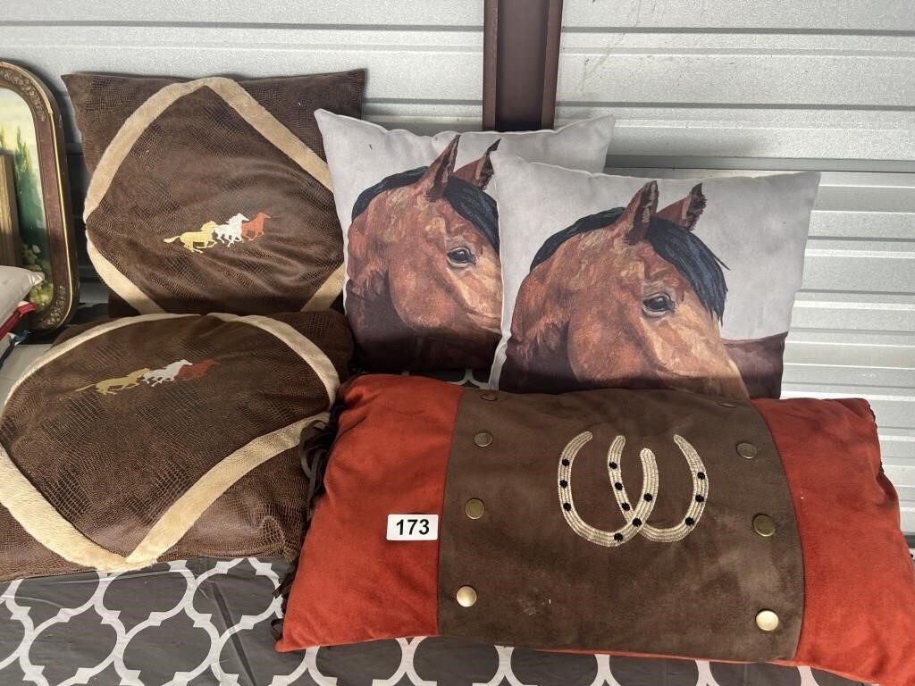 5 Horse Motif Pillows U233