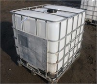 225 Gallon Poly Tote in Cage