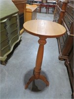 SOLID OAK PEDESTAL PLANT STAND