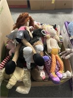 LARGE LOT OF STUFFED ANIMALS