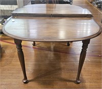 QUEEN ANNE DINING TABLE W/ 2 LEAFS