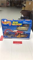 Hot wheels deluxe gas station set