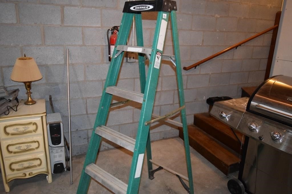 Werner 6' Fiberglass Ladder 225lbs