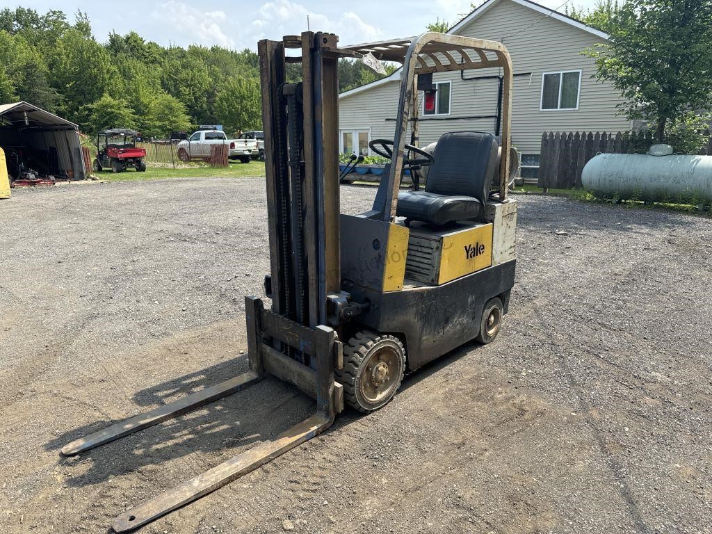 Yale 3000 Lbs Fork Truck