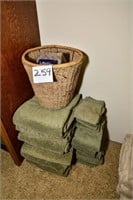 GREEN BATHROOM TOWEL SET