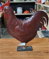 METAL DECORATIVE ROOSTER ON STAND