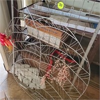 WIRE BED FRAME AND LEAF WALL DECOR