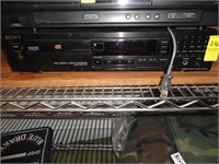 SONY CD PLAYER  - CDP-491 - PLUGS IN & LIGHTS UP