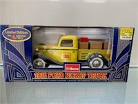 Home Hardware 1935 Ford Pickup Die Cast 1/25