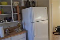 GE Refrigerator/Freezer, White,