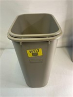 kitchen trash can and bathroom trash can