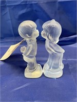 Fenton Boy/Girl Kissing