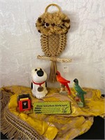 MCM Gold Tablecloth, Macrame Owl, Parrot Candles +