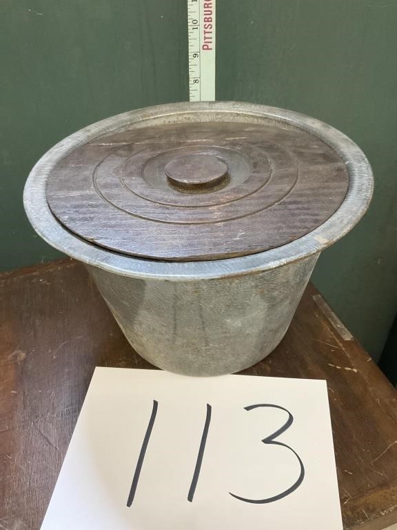 gRANITEWARE CHAMBER POT WITH LID