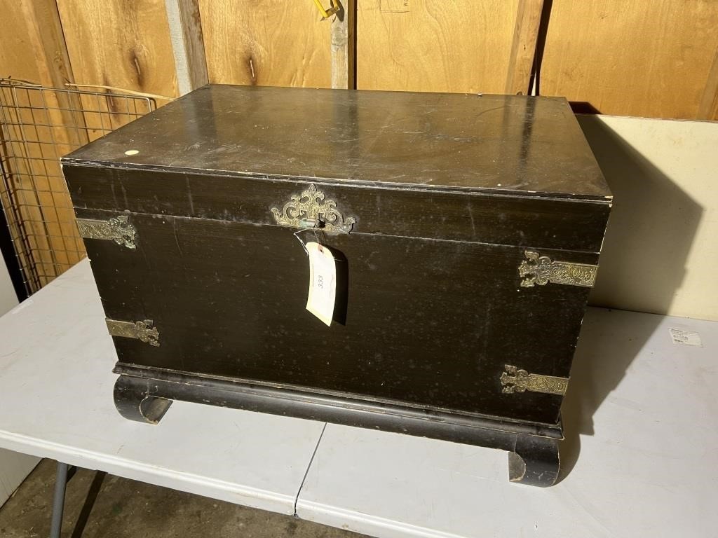 LARGE STORAGE TRUNK