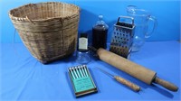 Woven Rd Basket(11x10), Vintage Kitchen Items