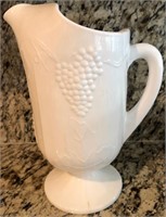 E - VINTAGE MILK GLASS PITCHER (K148)