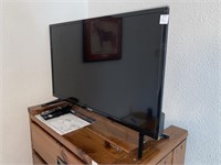 TOSHIBA 32" LCD TV MODEL 32LF221U21 W/ REMOTE &
