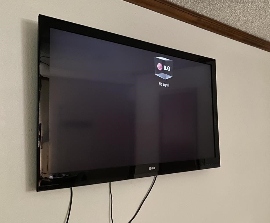 LG 48" Flatscreen TV & Wall Mount & Roku