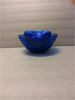 blue bowls with leaf pattern