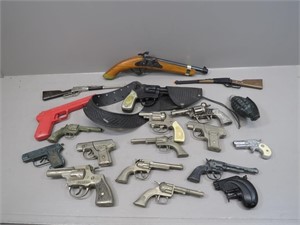 Vintage cap pistols and toy guns – lot includes